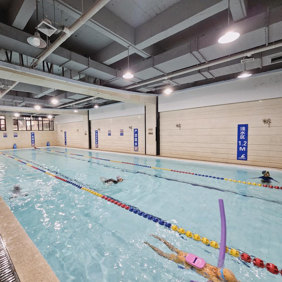 成都蓝鲸游泳俱乐部