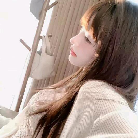 于依月`