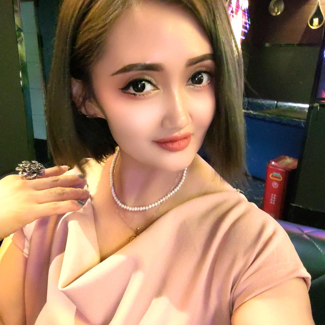 娜娜 🖤