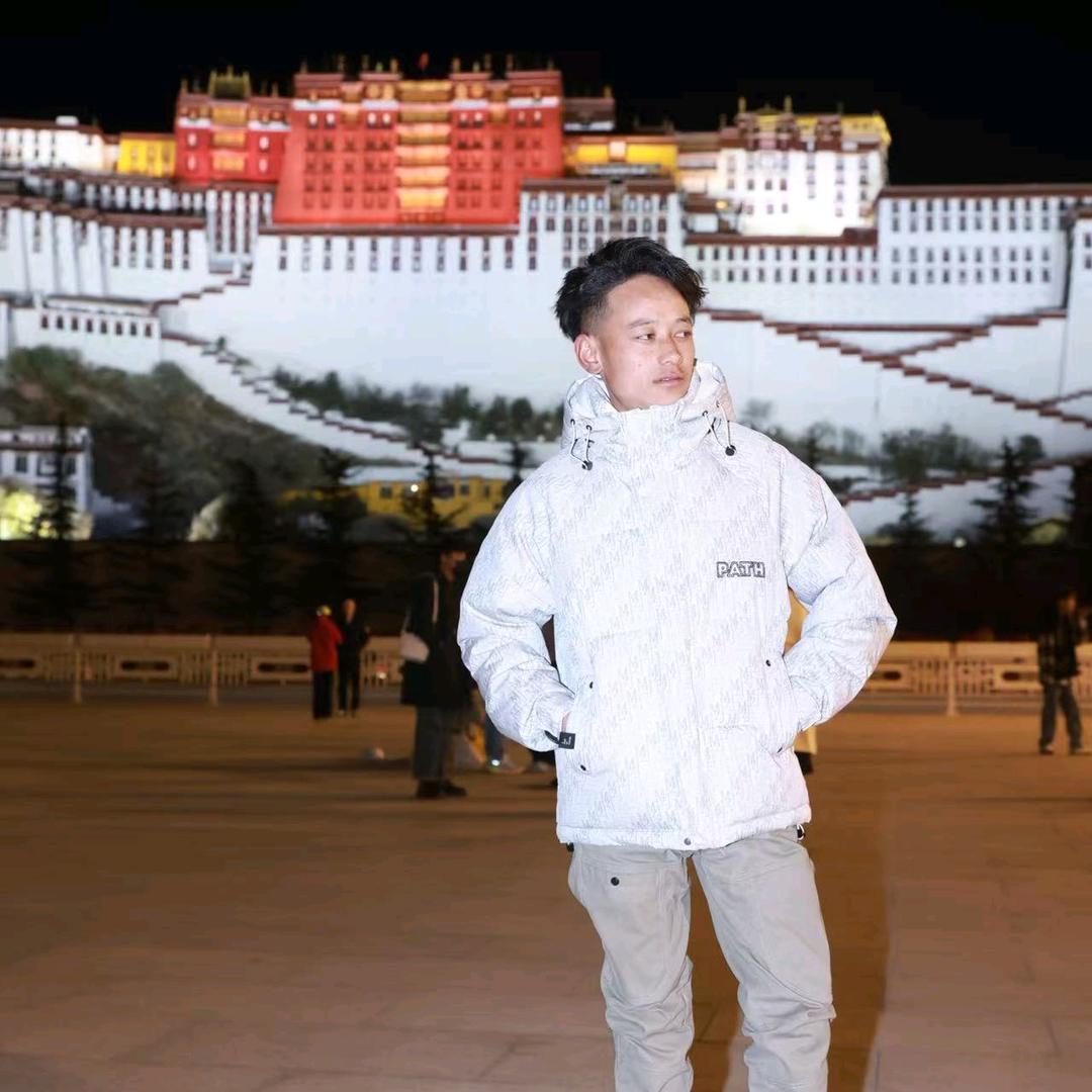 铲车小伙