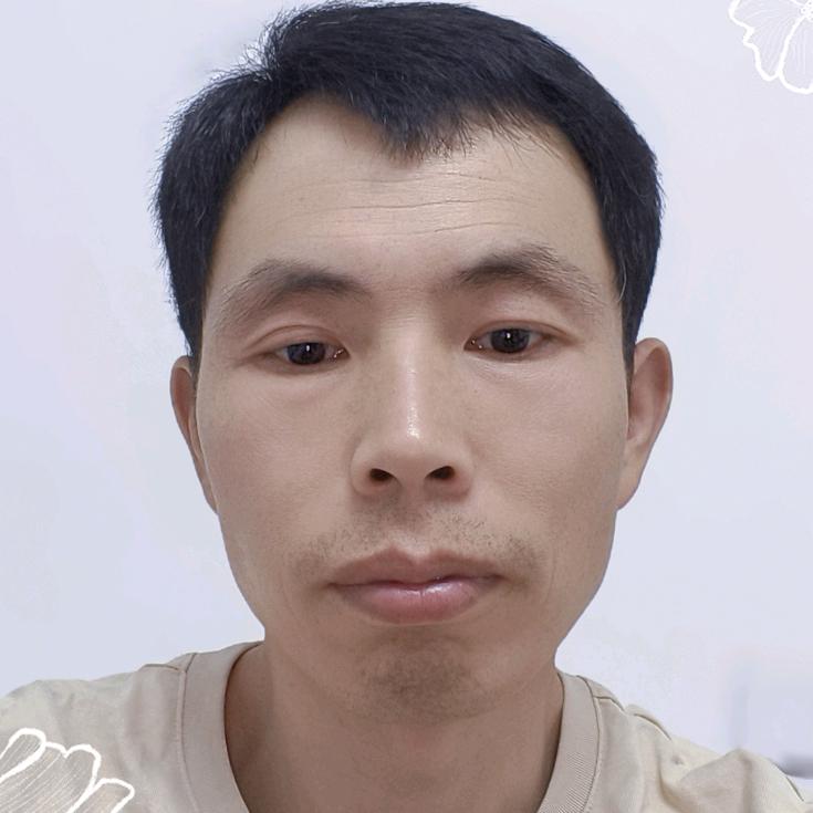 淡然笑笑