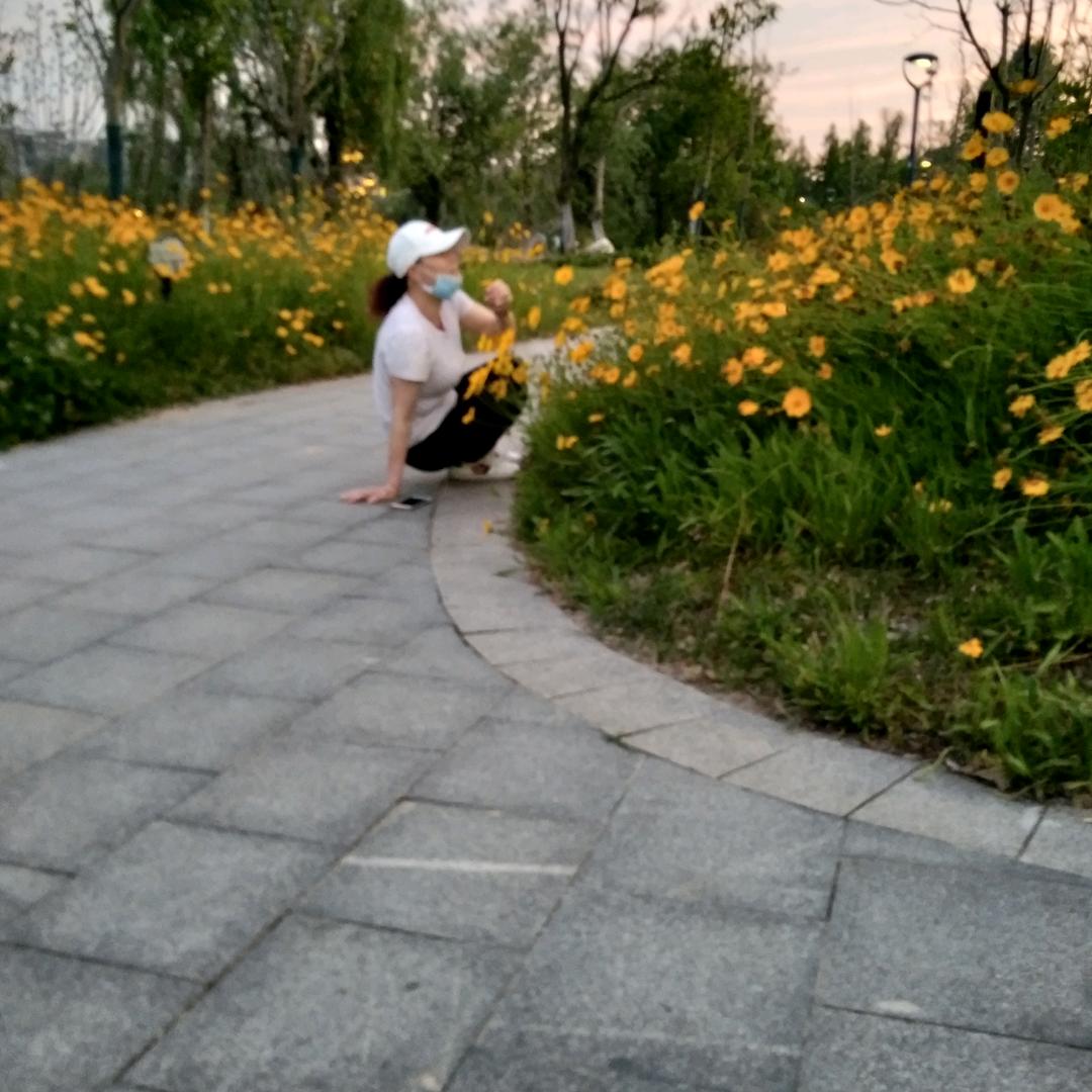 小窗晚上6点10开播