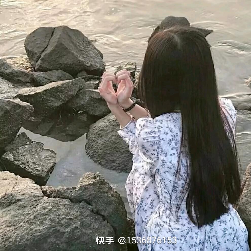 可爱的小草莓姐姐。