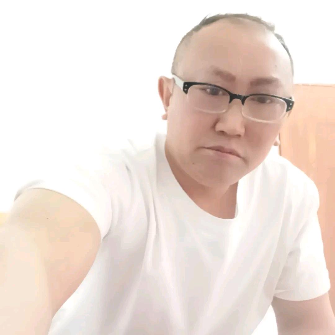 侯雅Q