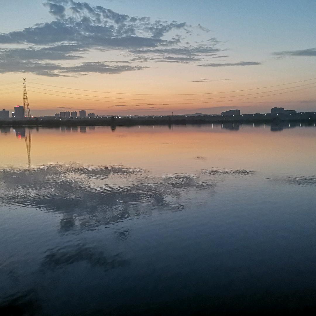 满山猴子我腚最红