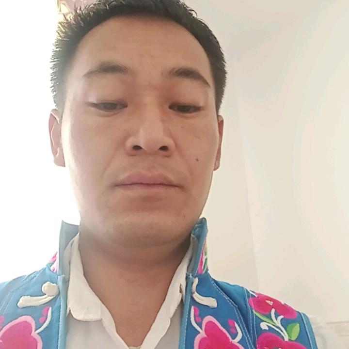 彝族小哥