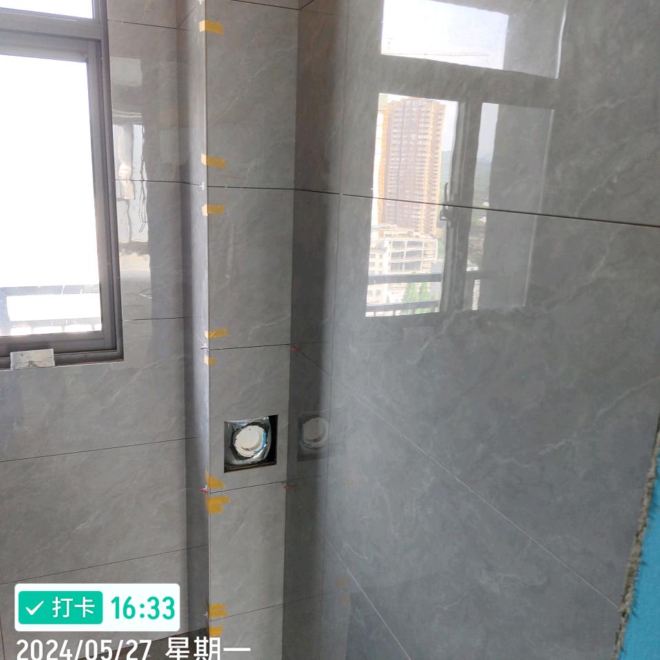 小龚装修贴砖