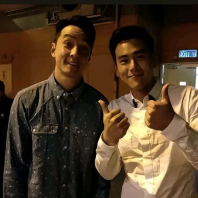 头像是与吴彦祖的合照