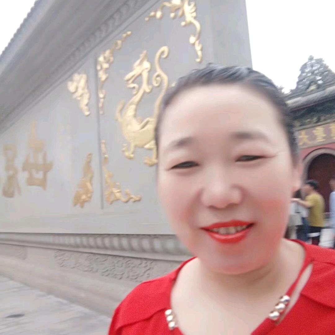 何明英