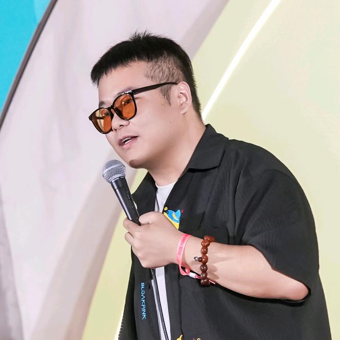 高雅的邱千