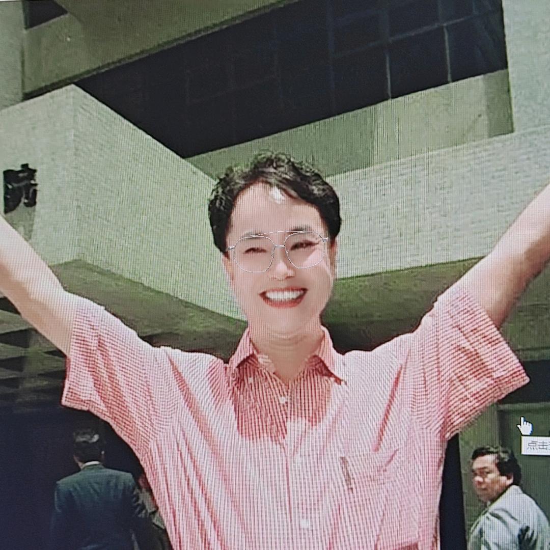 支持大声讲话的人