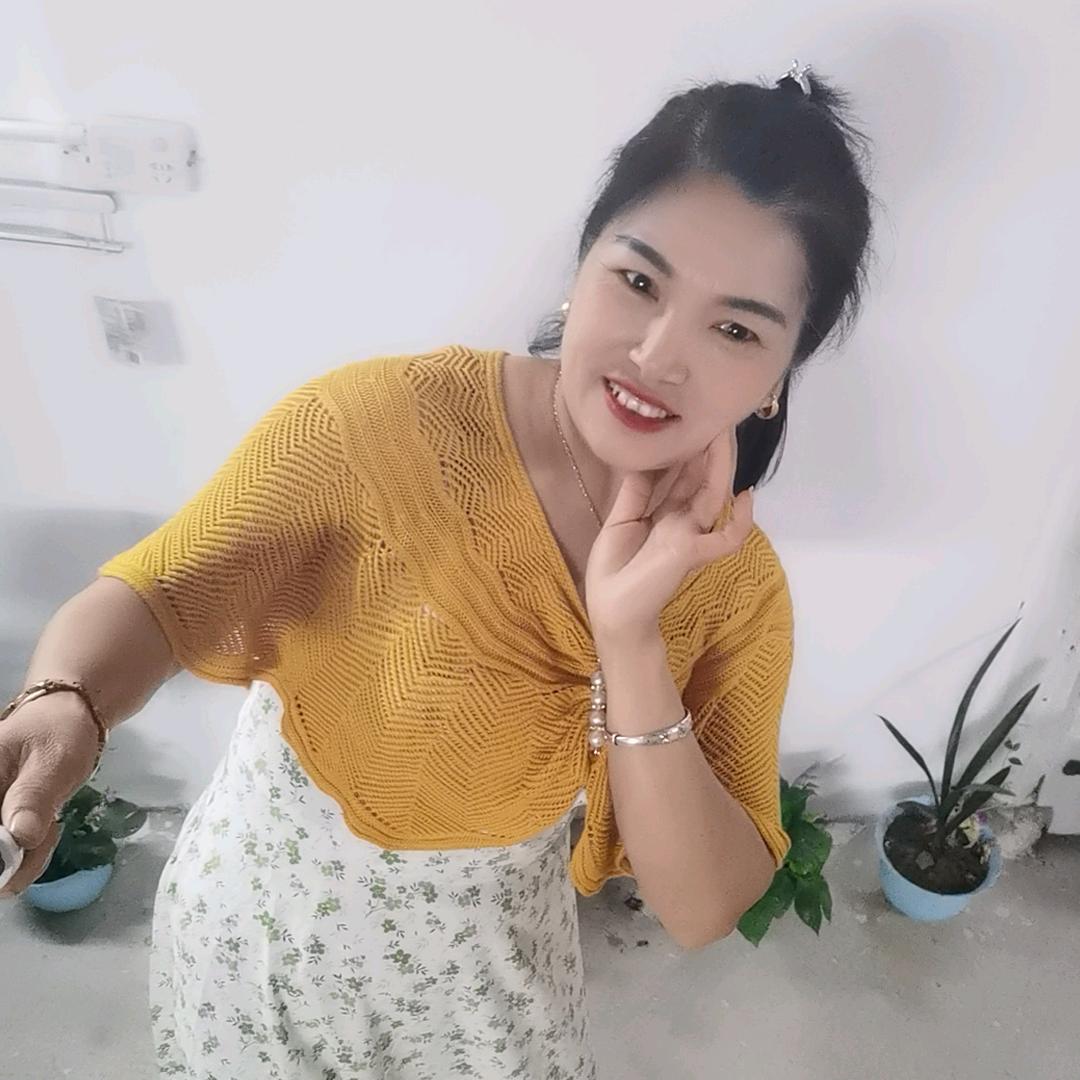 花花生在农村，在浙江打工。