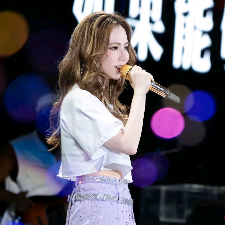 一克拉的月亮！(˵¯͒〰¯͒˵)