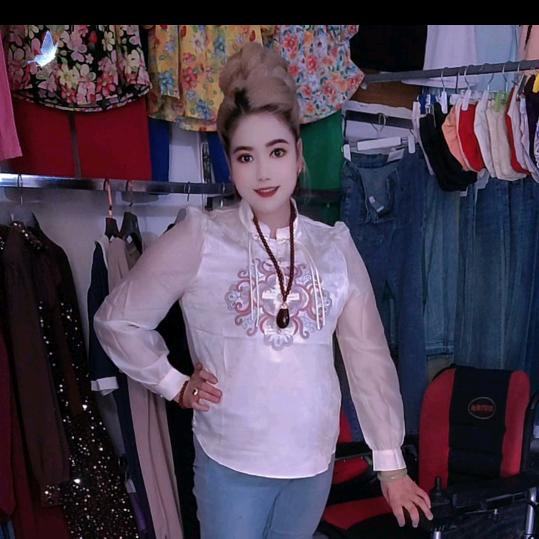 轮台县爱自己批发价格服装店