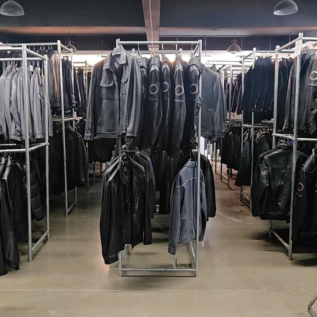 阔派服饰工厂店