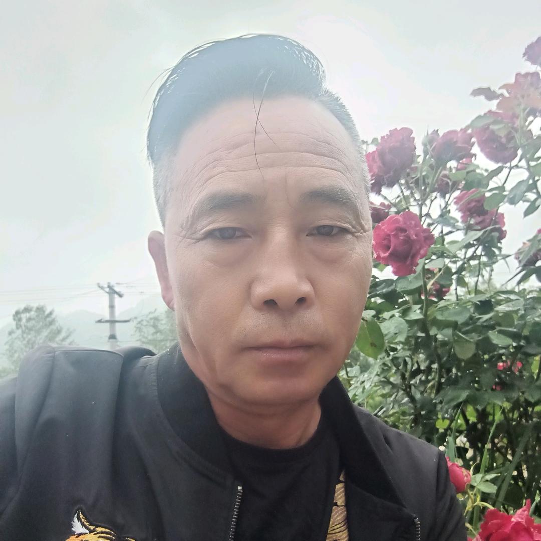 起早贪黑的老头 （坟石加工）