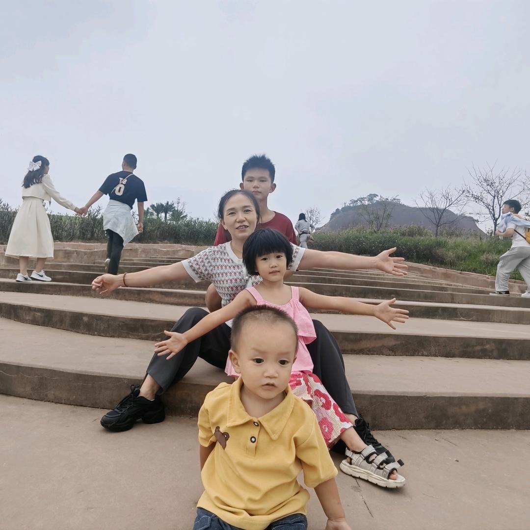 ঞ阳光明媚的孩子ೄ妈೨✿