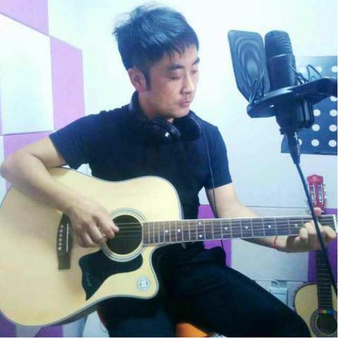 音乐人杨小东