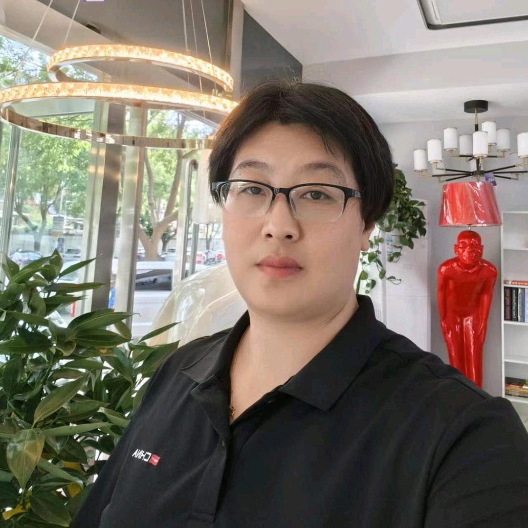 鼎美卖灯的红姐