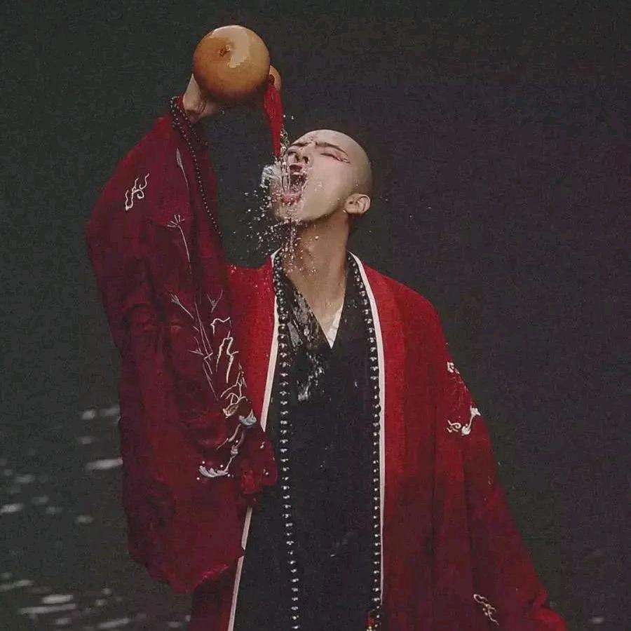 伴世浮桦🚬看淡人世如烟