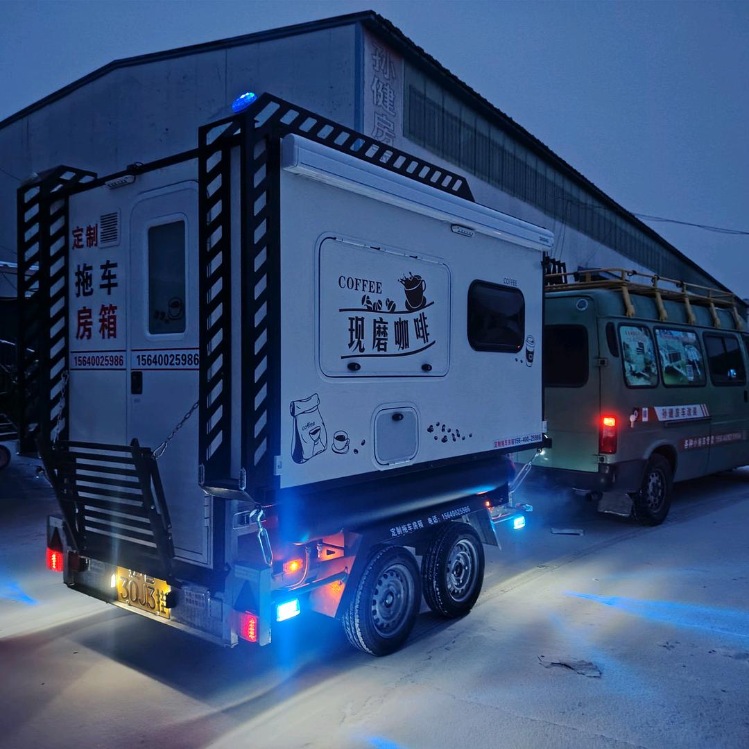 拖挂房车闯地球