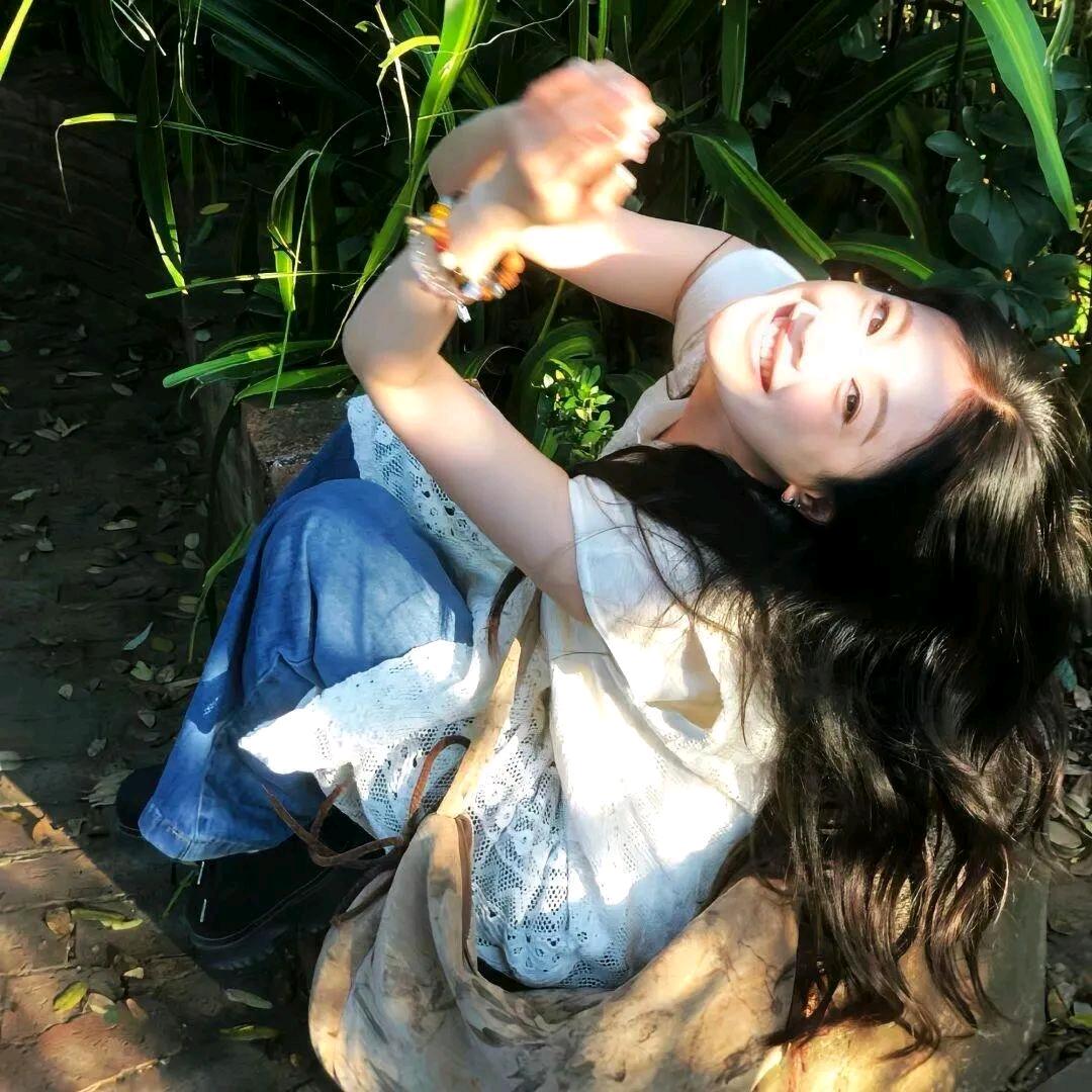 洋洋没有双眼皮:)