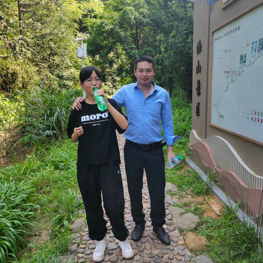 快快乐乐的小雪