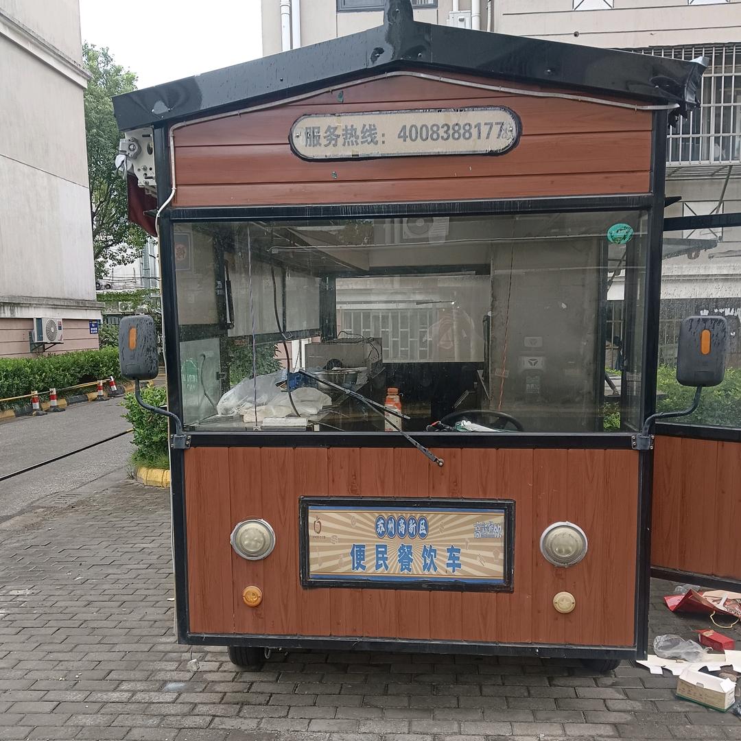 做餐车的小哥