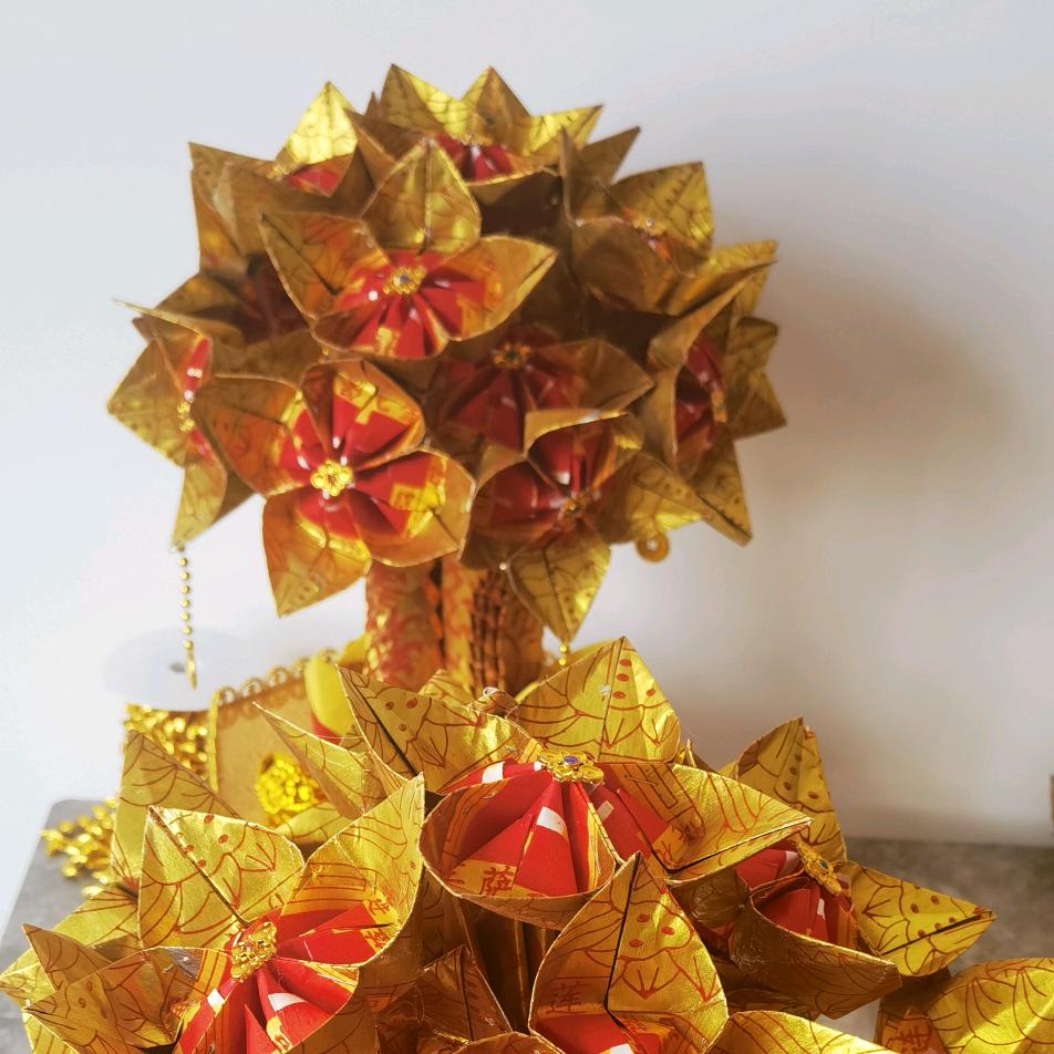 闽南阿姨折金纸