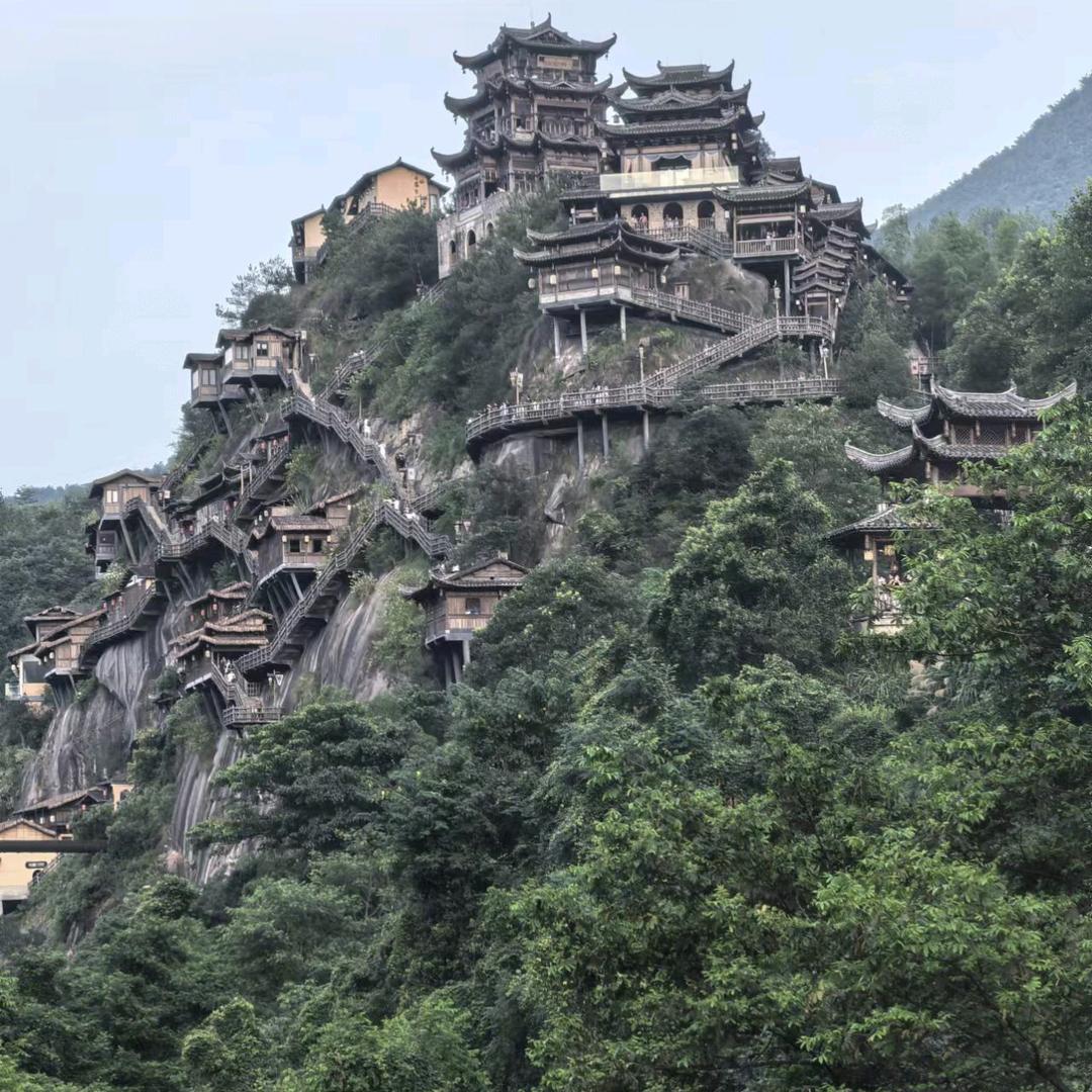 一隔三秋梦