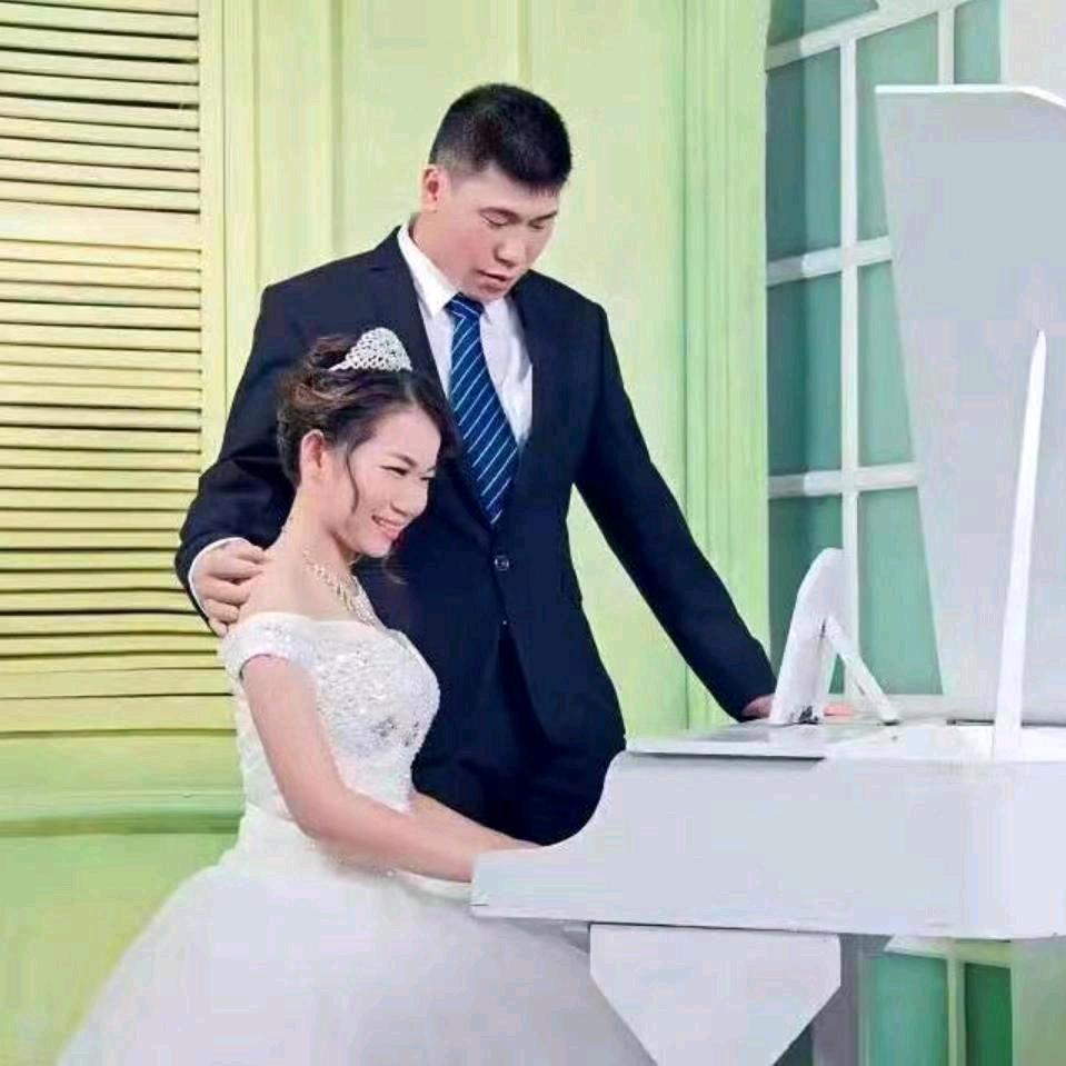 《香巴佬土菜馆》陈菲