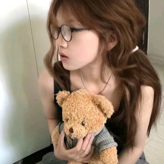 妞.