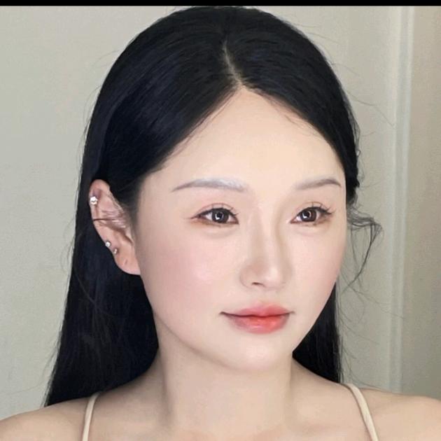 文文（承接舞台业务）