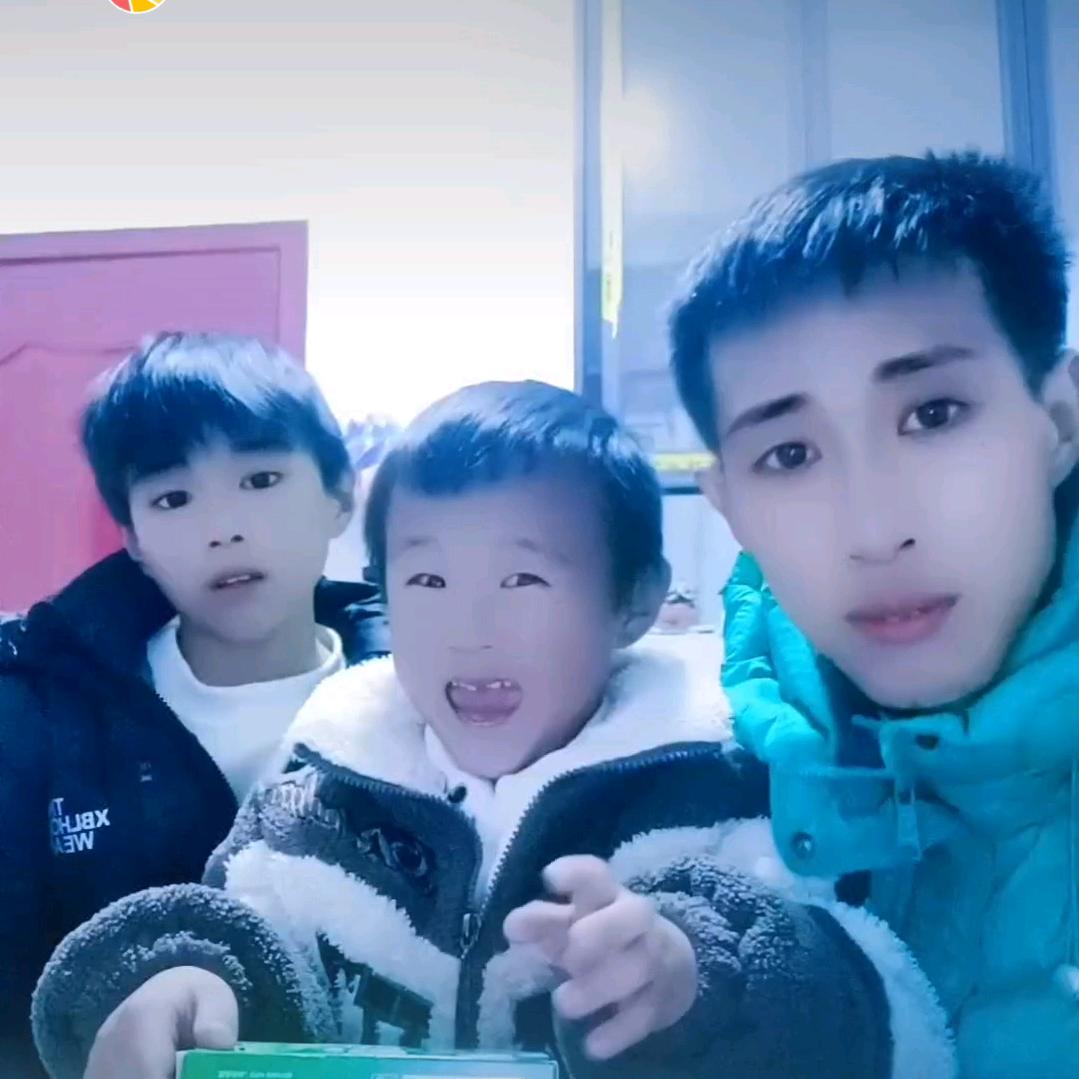 愿天黑有灯♡下雨有伞♡