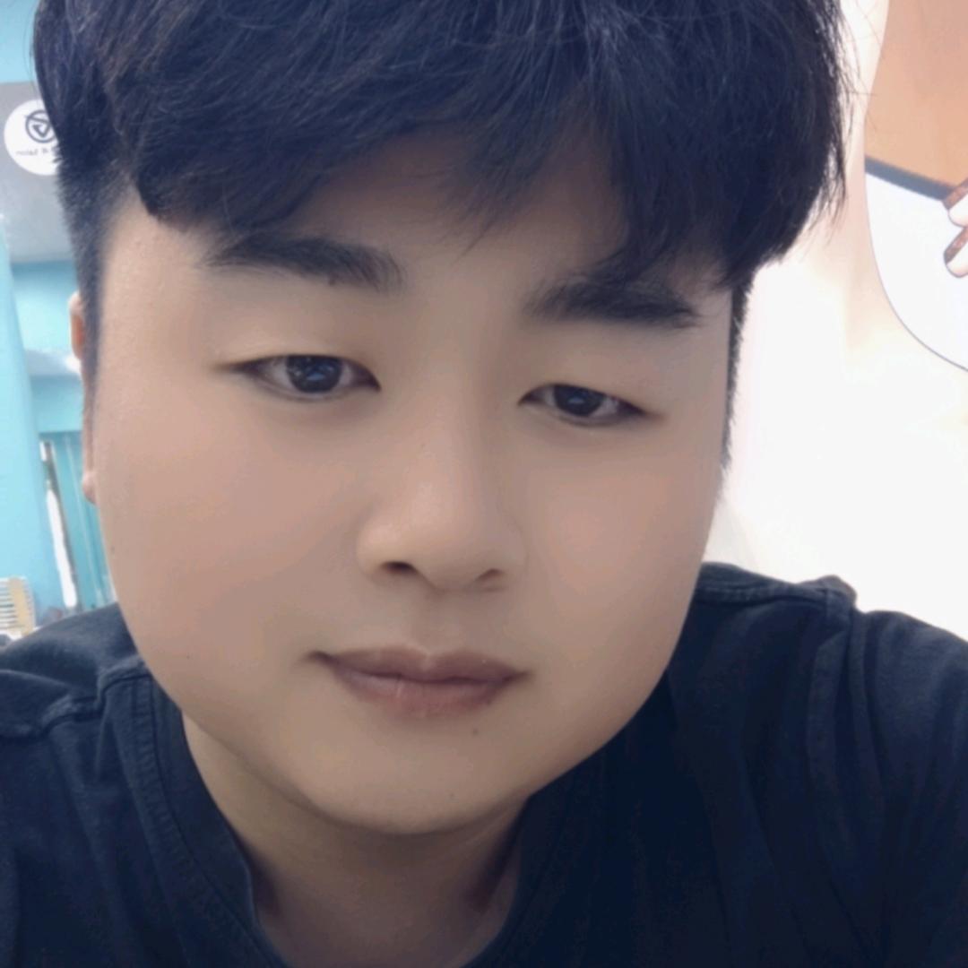 发型师阿建