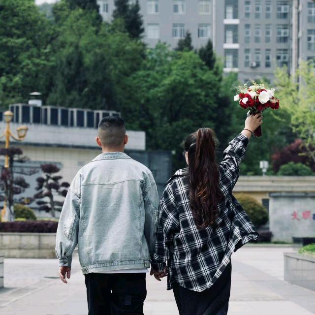 死皮赖脸也不离开可好？