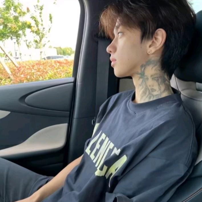 图图每天cos女仆勾引壮壮妈
