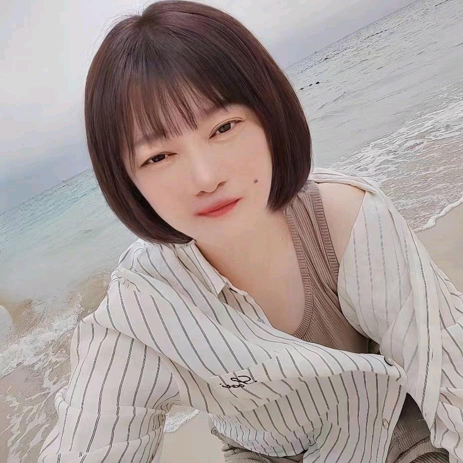 张小妹的后脑勺