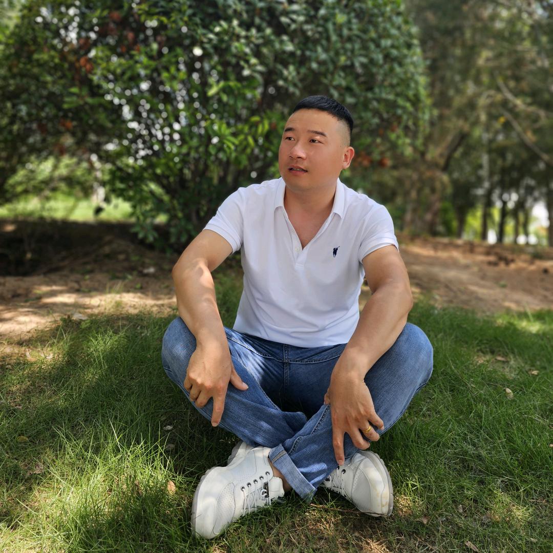“腻子小哥”