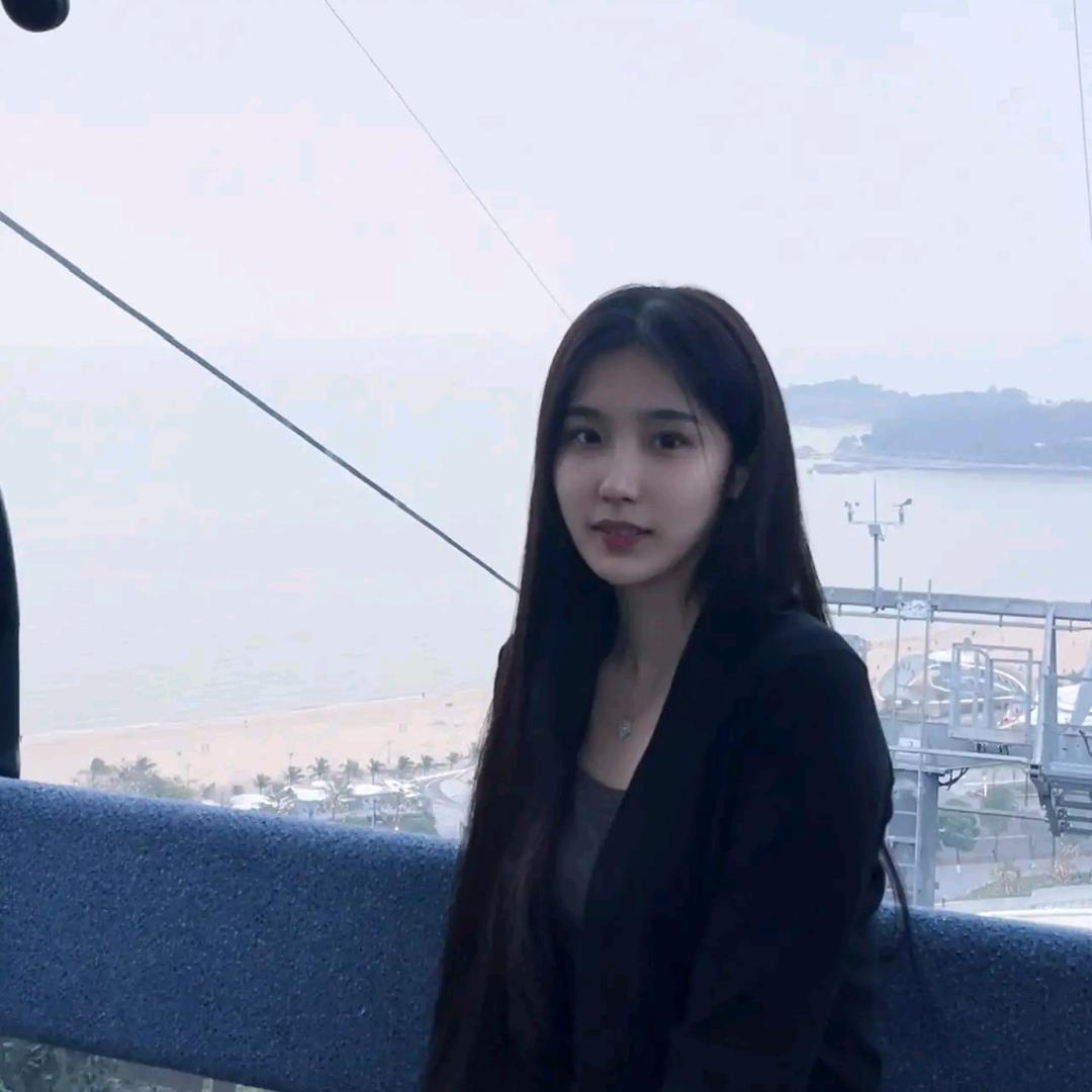 🤗卖家具的小姐姐