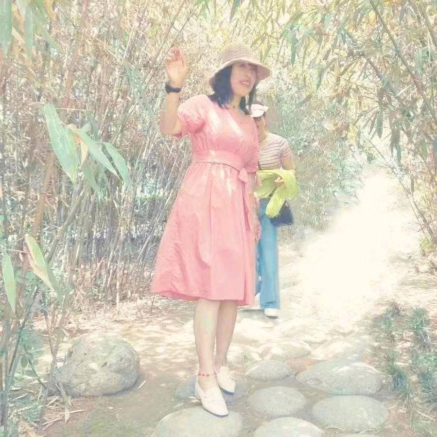 似水娇阳