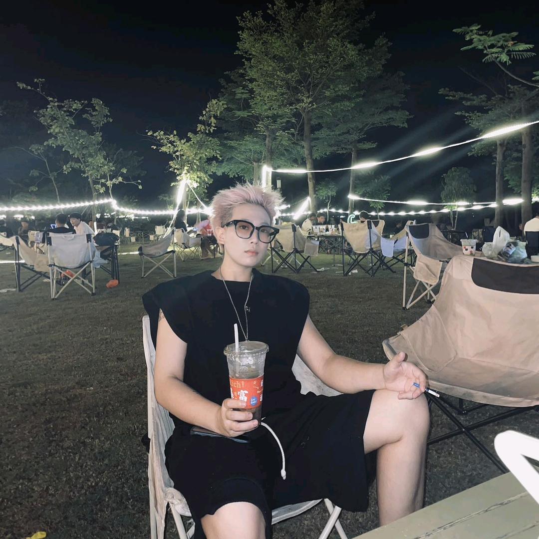 每天狂喝八杯冰美式