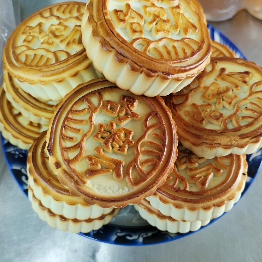 和政周姐酥饼在临夏 东门天桥低下瑞康药店