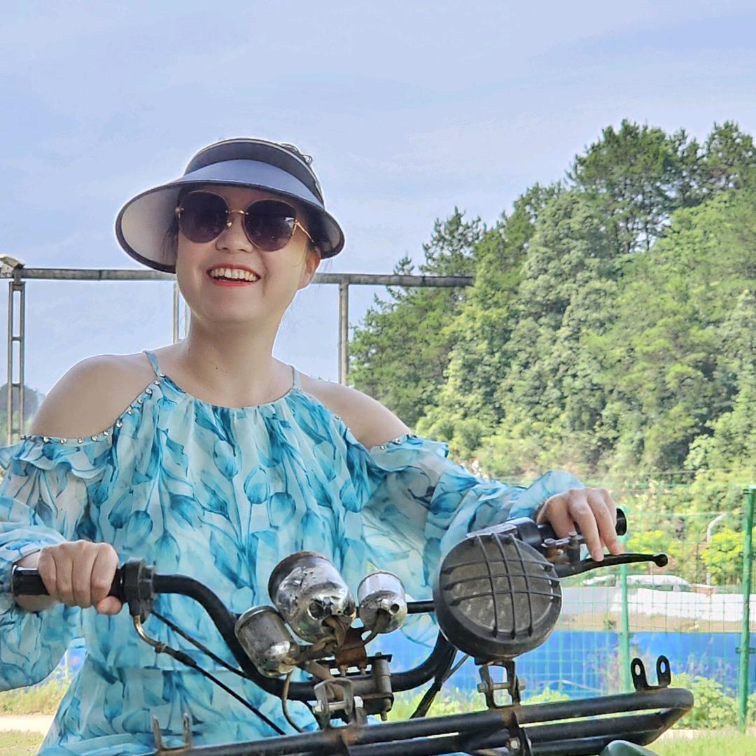 (ღ˘⌣˘ღ)素素