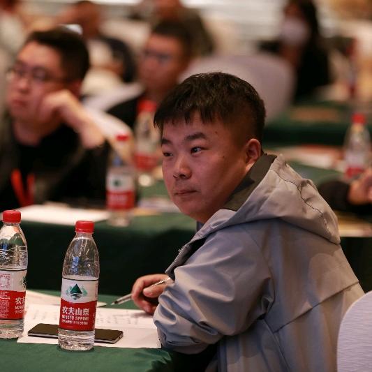 F6汽车科技 刘洺東