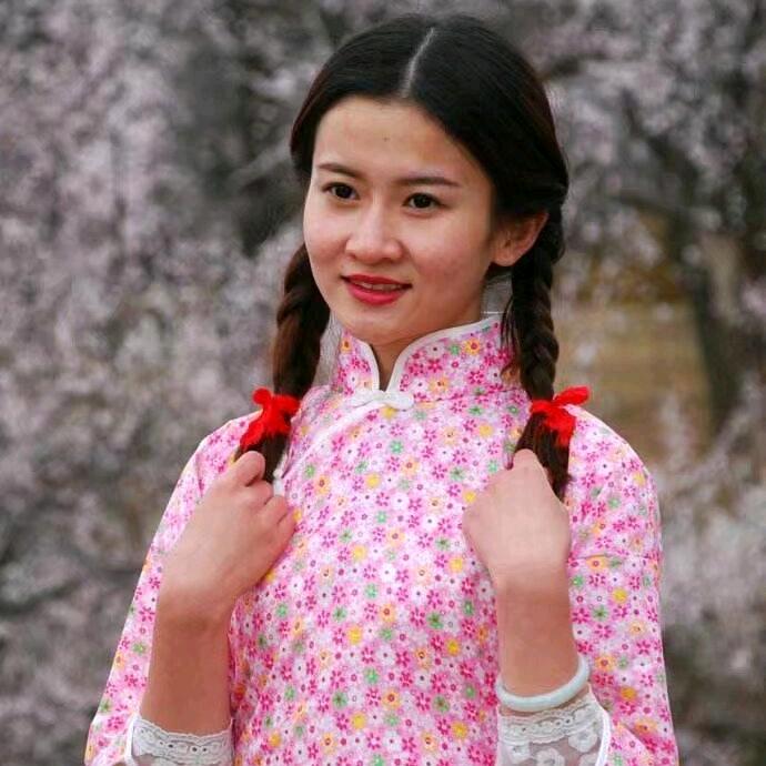 养观赏鸡的村妞