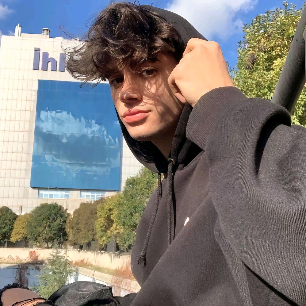 𝐹𝑒𝑙𝑖𝑥.       🦟