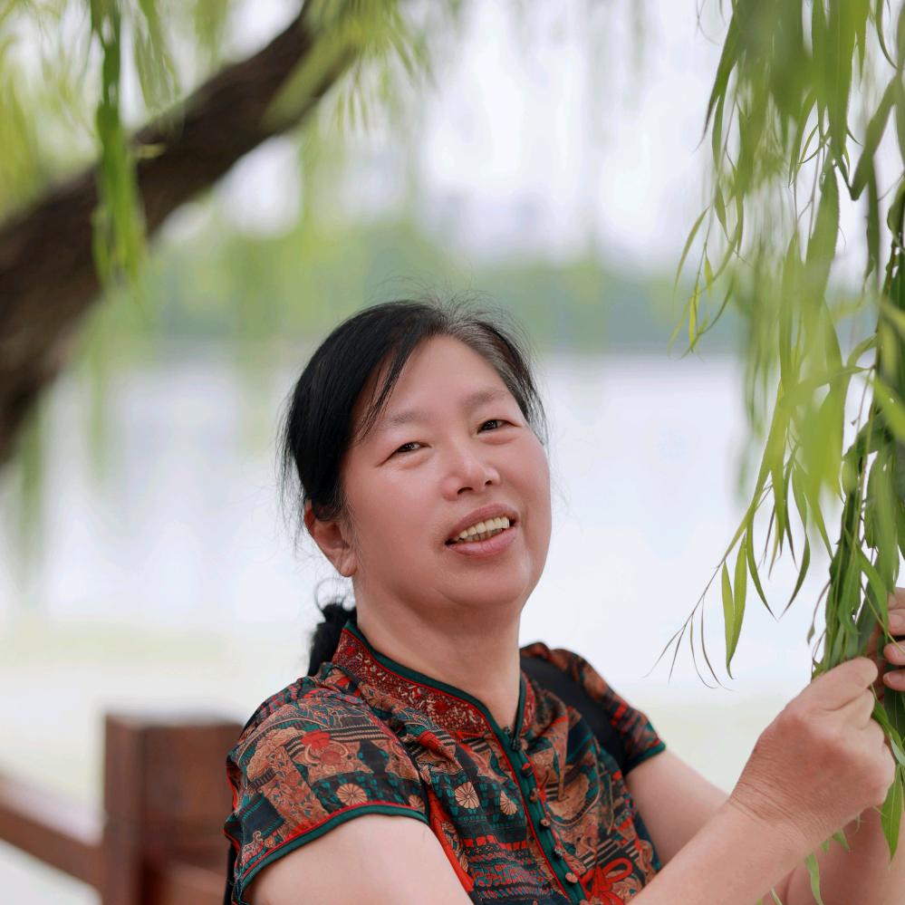 英德萨米特瓷砖梅姐