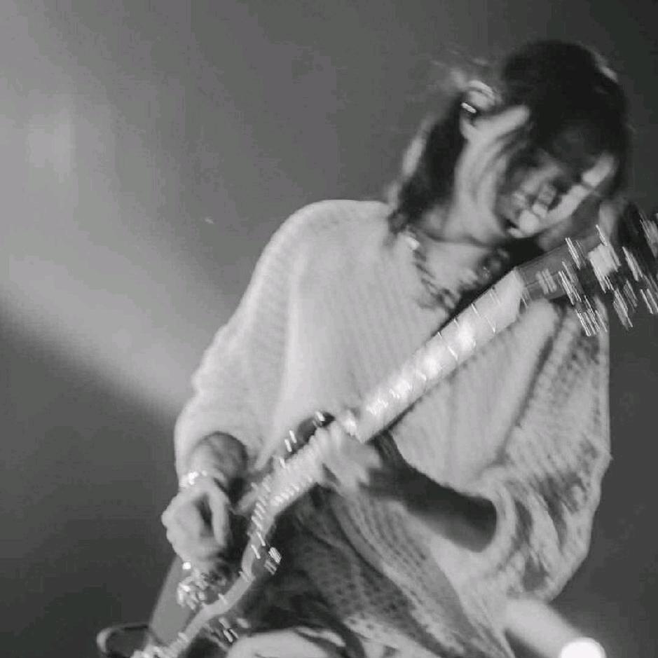 ✞.
