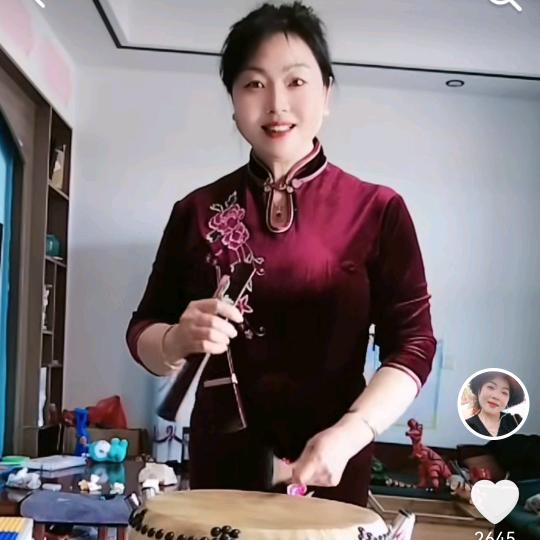 说鼓书的花花姐